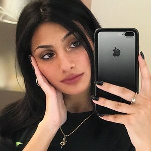 Meet your Posher, Muna